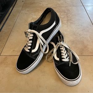 Like New Vans Old Skool Men’s 9.5, Women’s 11